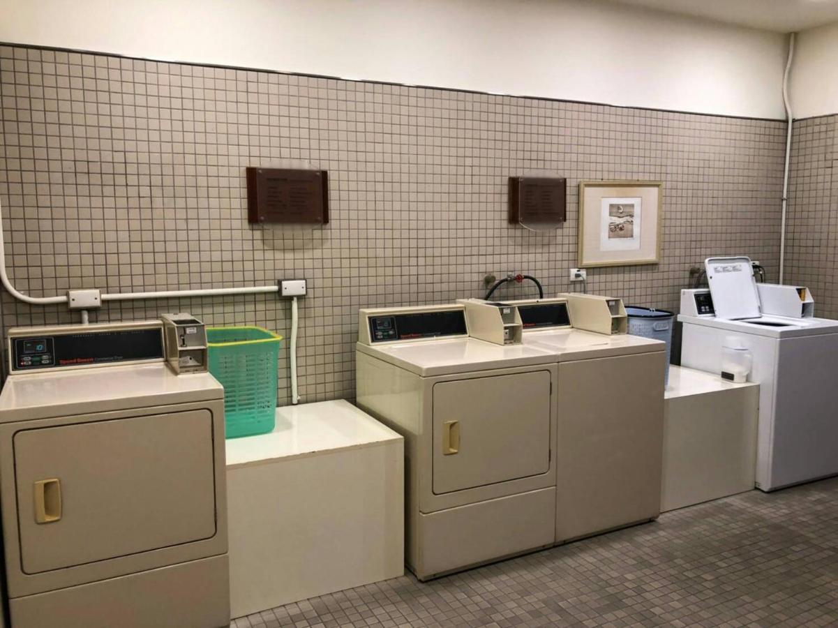 Hotel Royal Hsinchu Esterno foto Laundry facilities at the station
