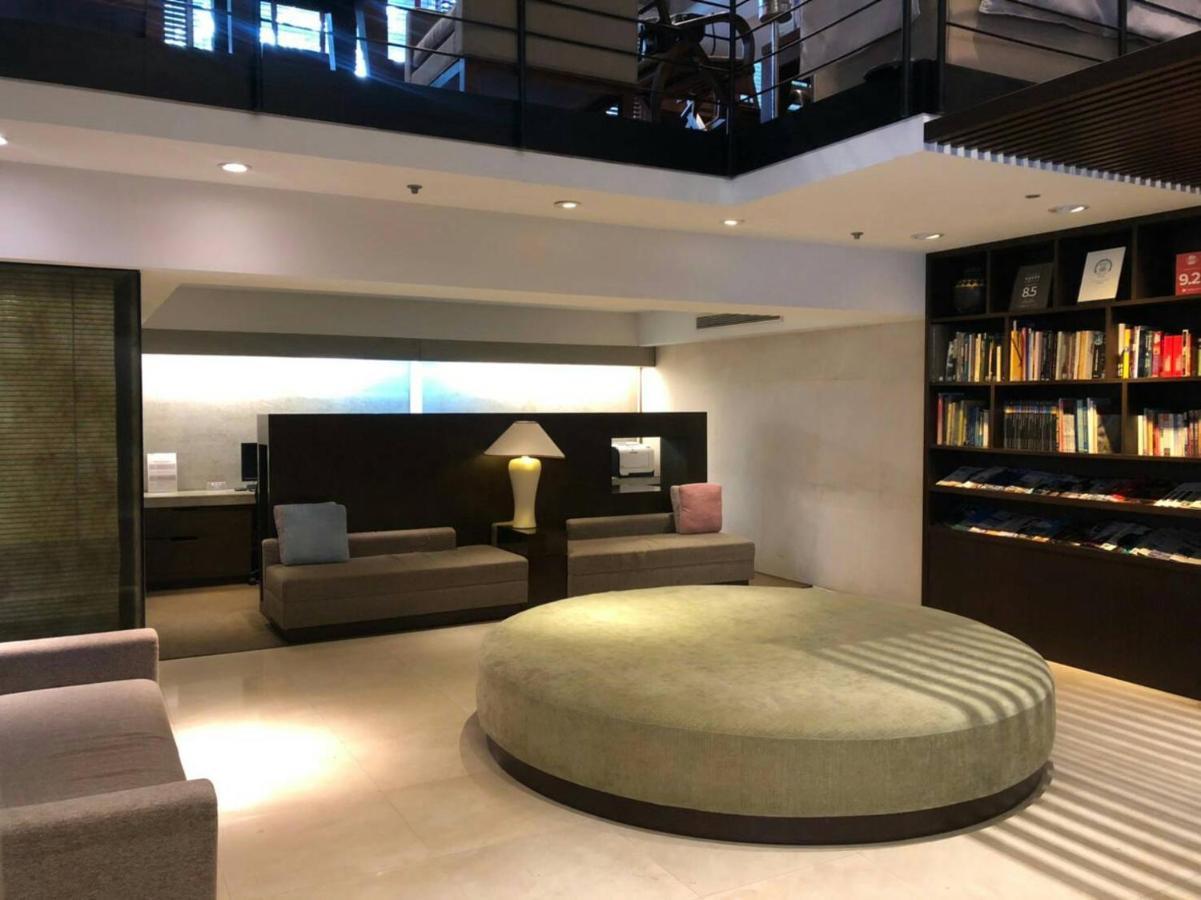 Hotel Royal Hsinchu Esterno foto Library