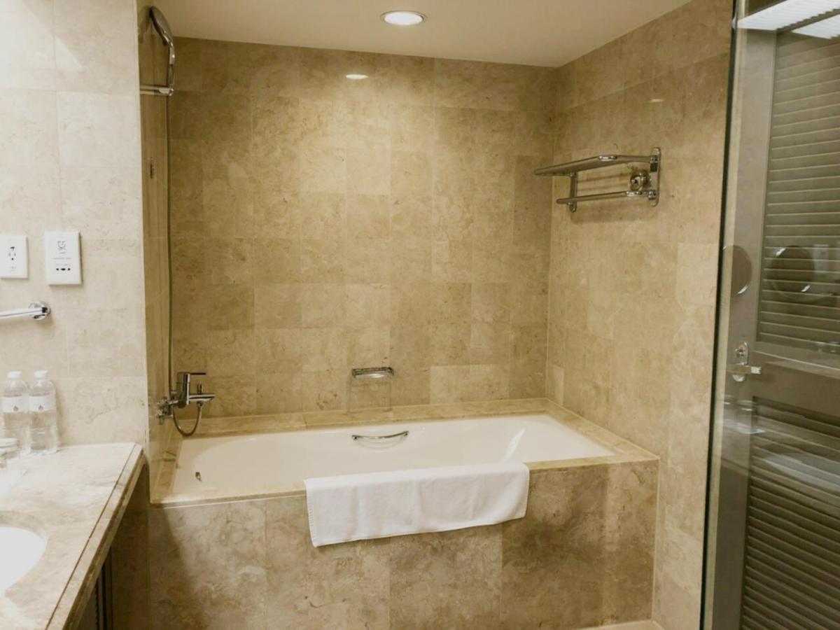Hotel Royal Hsinchu Esterno foto A bathtub