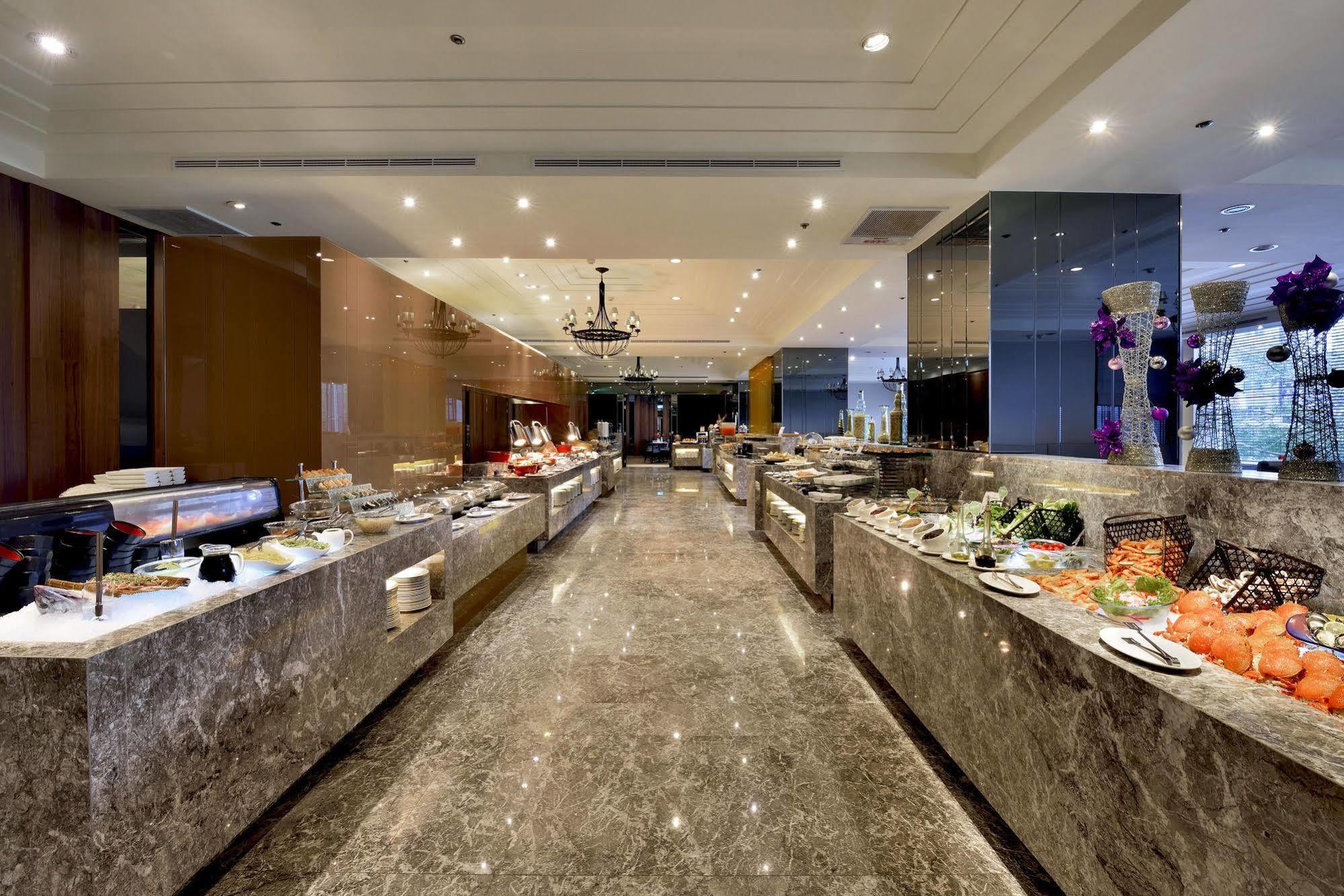Hotel Royal Hsinchu Esterno foto The buffet at the hotel