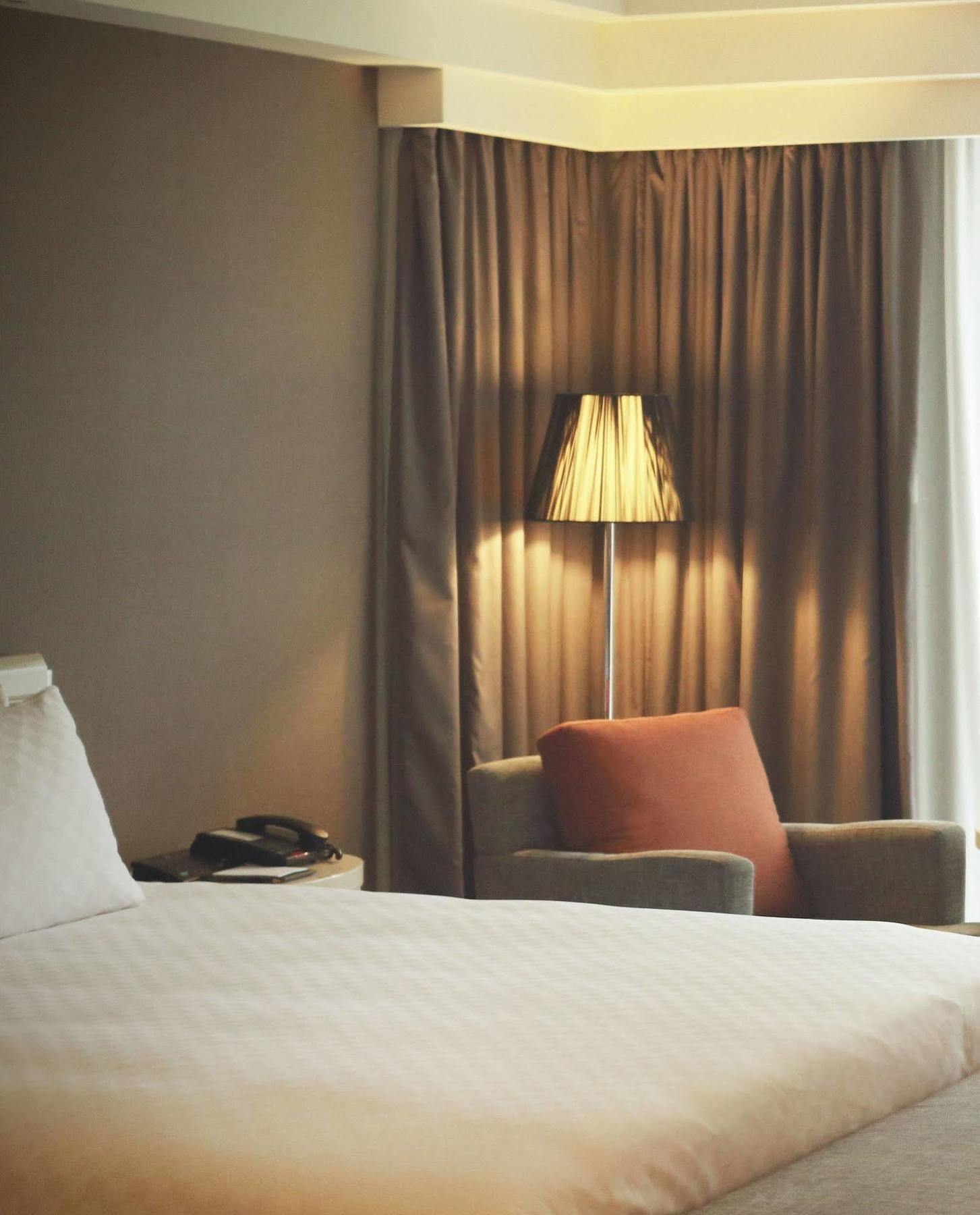Hotel Royal Hsinchu Esterno foto A floor lamp