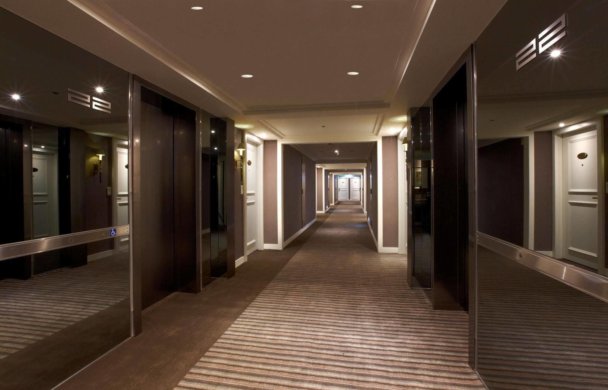 Hotel Royal Hsinchu Esterno foto A corridor at the hotel